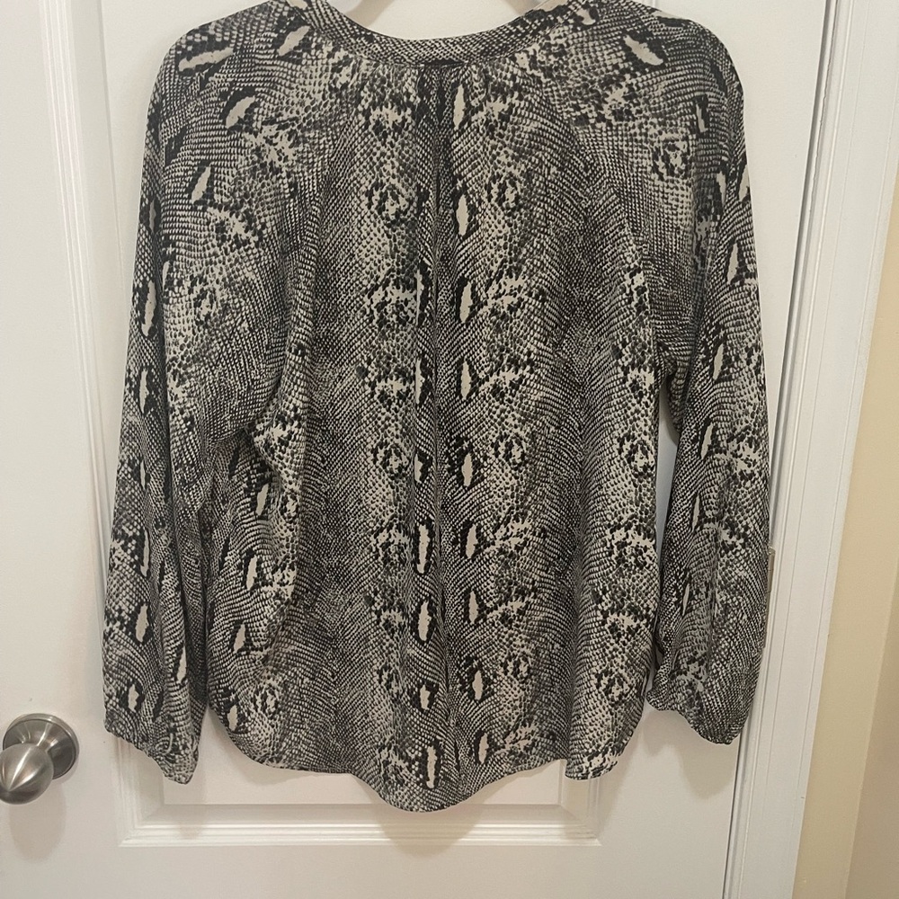 J. Crew Gray, White and Black Snake Skin Print Long Sleeve Blouse - Shirt size S - Picture 9 of 13